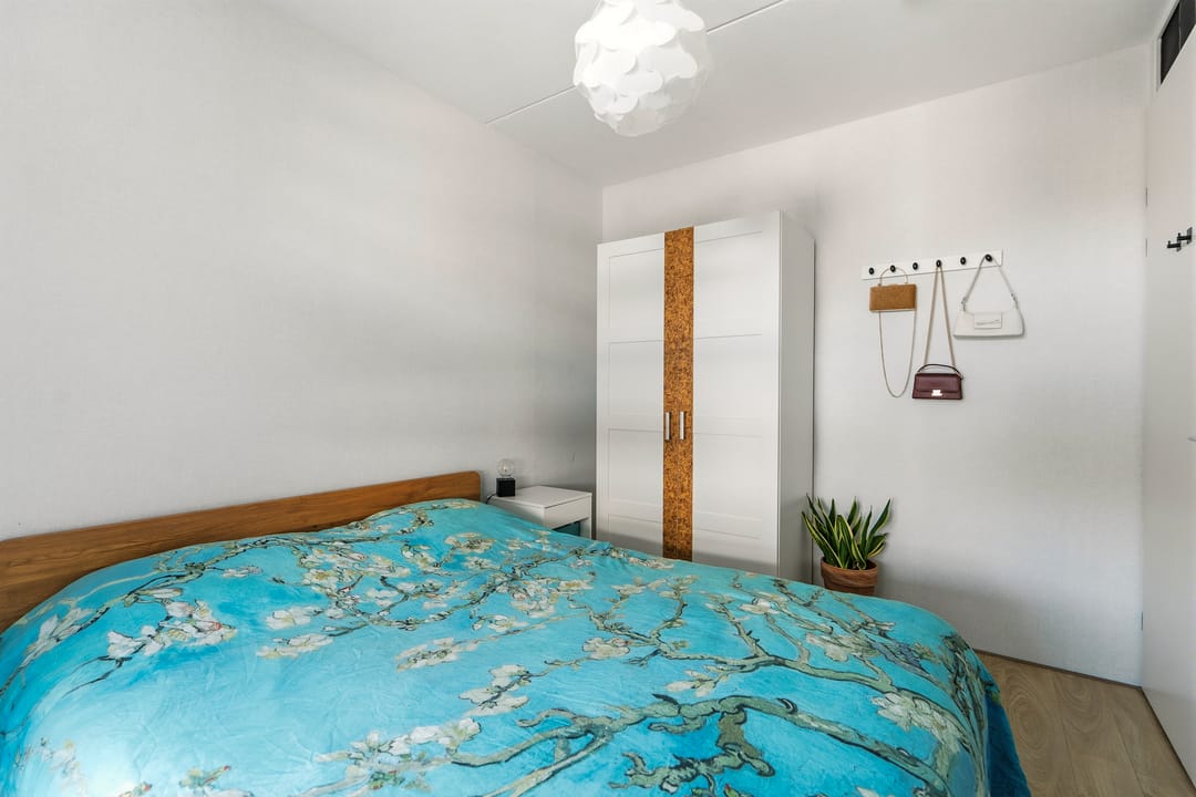 Modern Three-Room Apartment with Private Parking in Nijmegen — 22