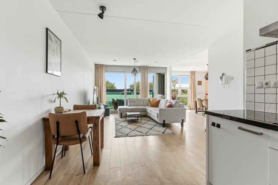 Modern Three-Room Apartment with Private Parking in Nijmegen — 13