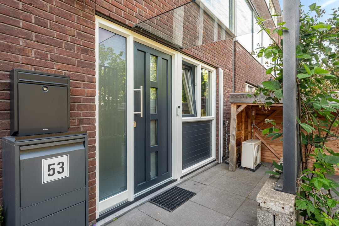 Sustainable and Spacious Terraced Home with West-Facing Garden in Child-Friendly Emerald — 47