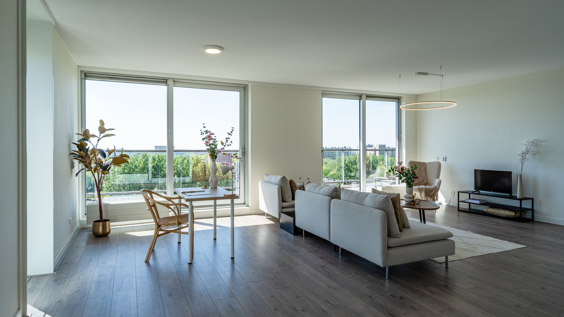 Stunning Penthouse with Panoramic Views and 42m² Rooftop Terrace — 24