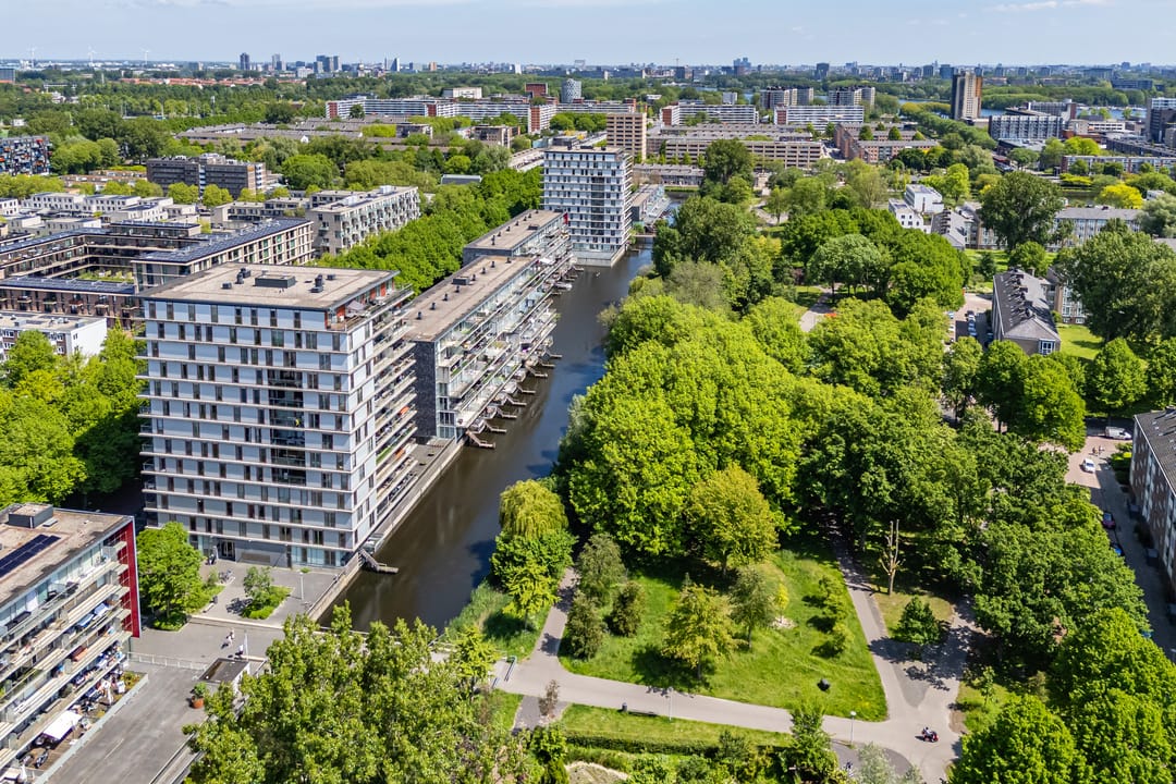 Stunning Penthouse with Panoramic Views and 42m² Rooftop Terrace — 67
