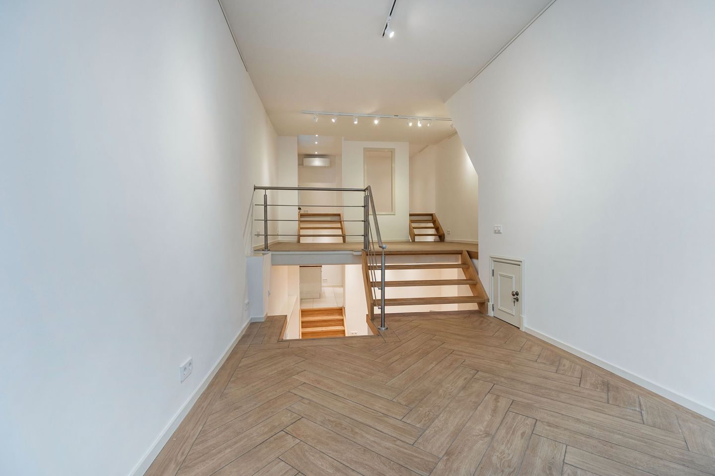 View photo 4 of Hartenstraat 35-H