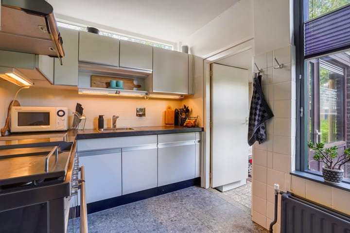 Twee-onder-één-kap te koop: Kerklaan 32, Schiedam