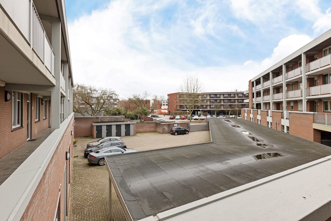 Spacious and Energy-Efficient Apartment in the Heart of Oss Center — 38
