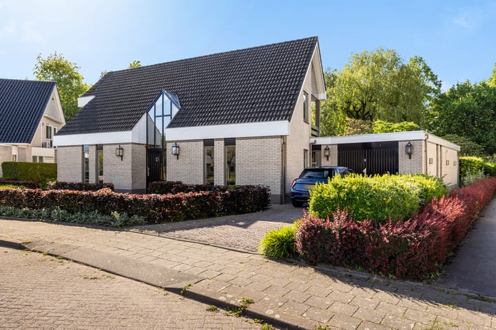 Vrijstaande woning te koop: Suite 18, Zwijndrecht