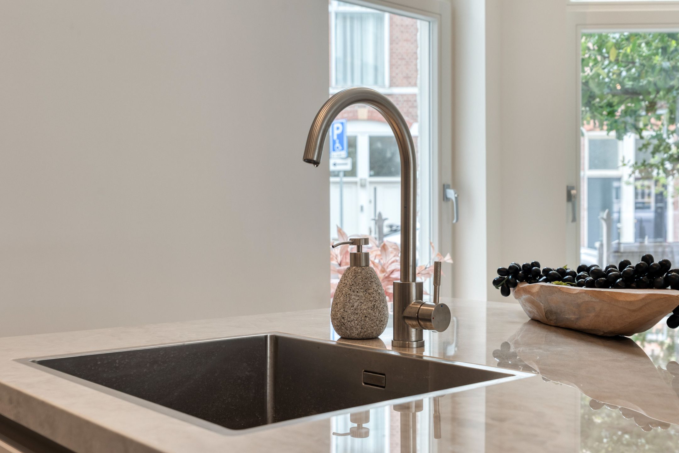 Stylishly Transformed Ground-Floor Apartment in The Hague's Valkenboskwartier — 18