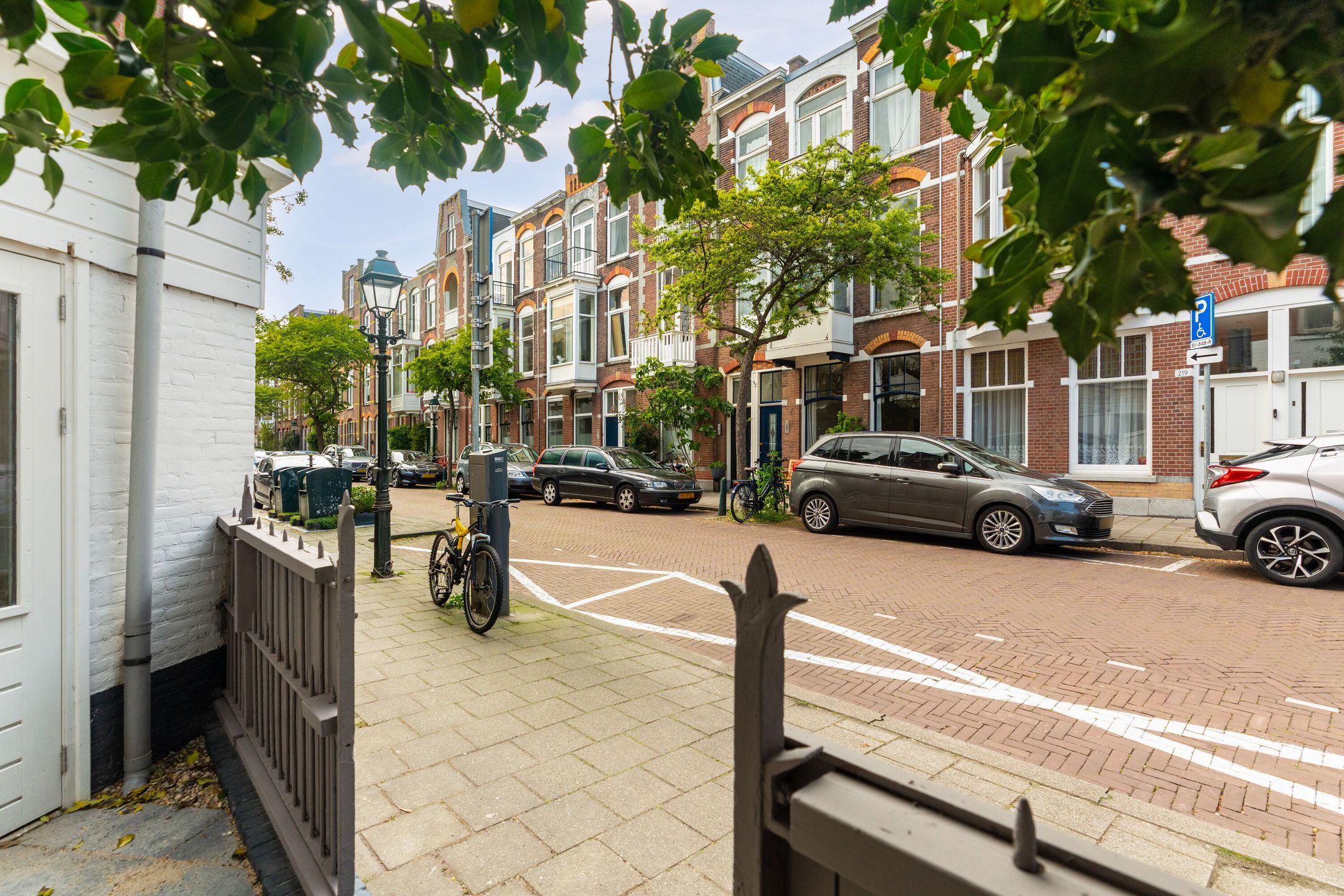 Stylishly Transformed Ground-Floor Apartment in The Hague's Valkenboskwartier — 51