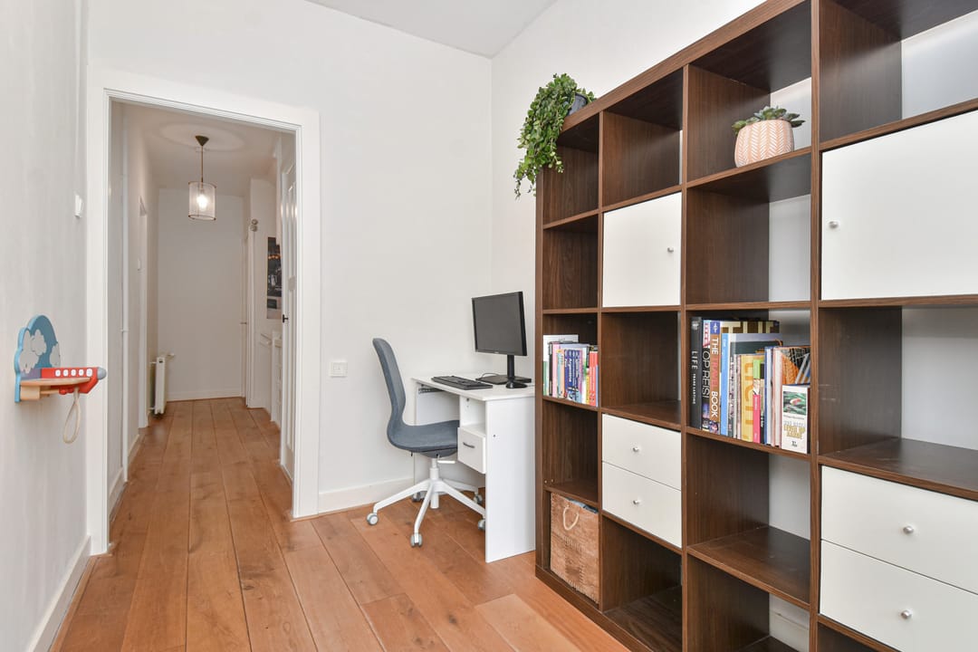 4-Bedroom Double Upper House with Two Balconies in the Beloved Bomenbuurt, Rijswijk — 17