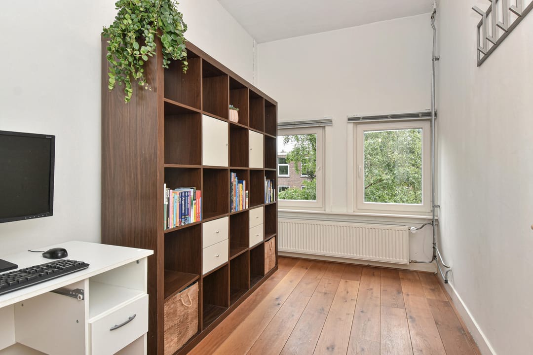 4-Bedroom Double Upper House with Two Balconies in the Beloved Bomenbuurt, Rijswijk — 16