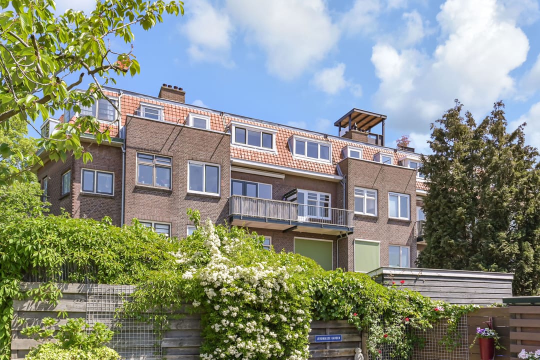 4-Bedroom Double Upper House with Two Balconies in the Beloved Bomenbuurt, Rijswijk — 31