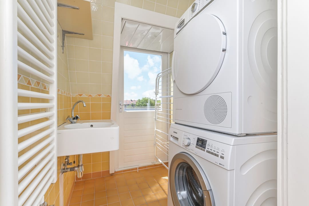 4-Bedroom Double Upper House with Two Balconies in the Beloved Bomenbuurt, Rijswijk — 28