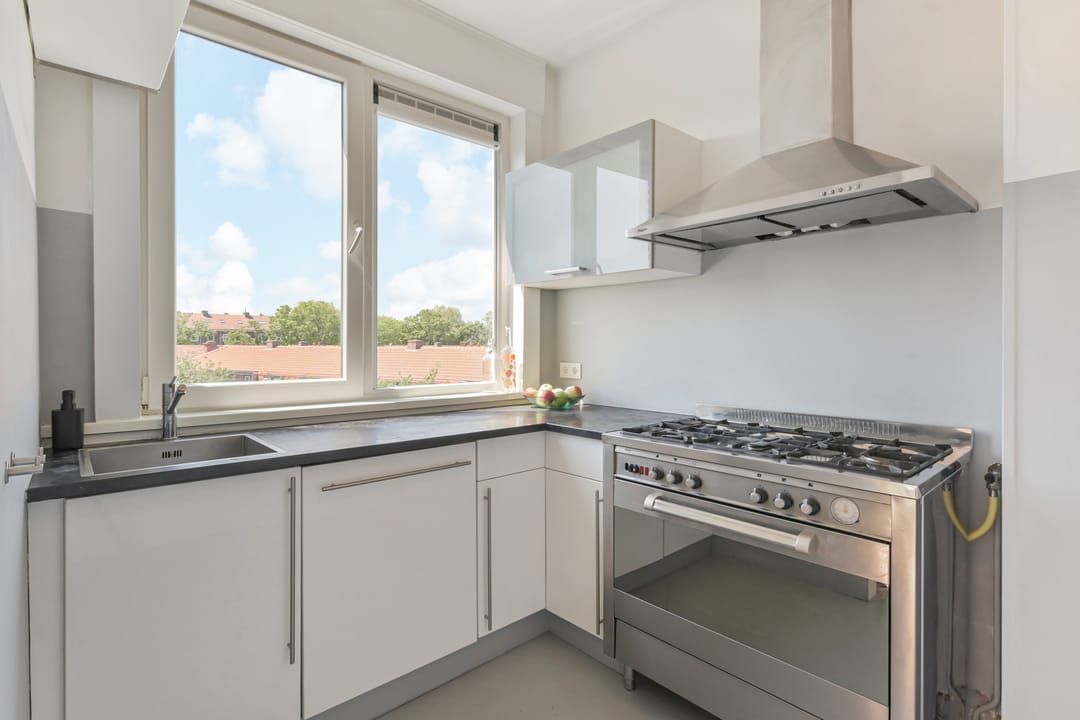 4-Bedroom Double Upper House with Two Balconies in the Beloved Bomenbuurt, Rijswijk — 13