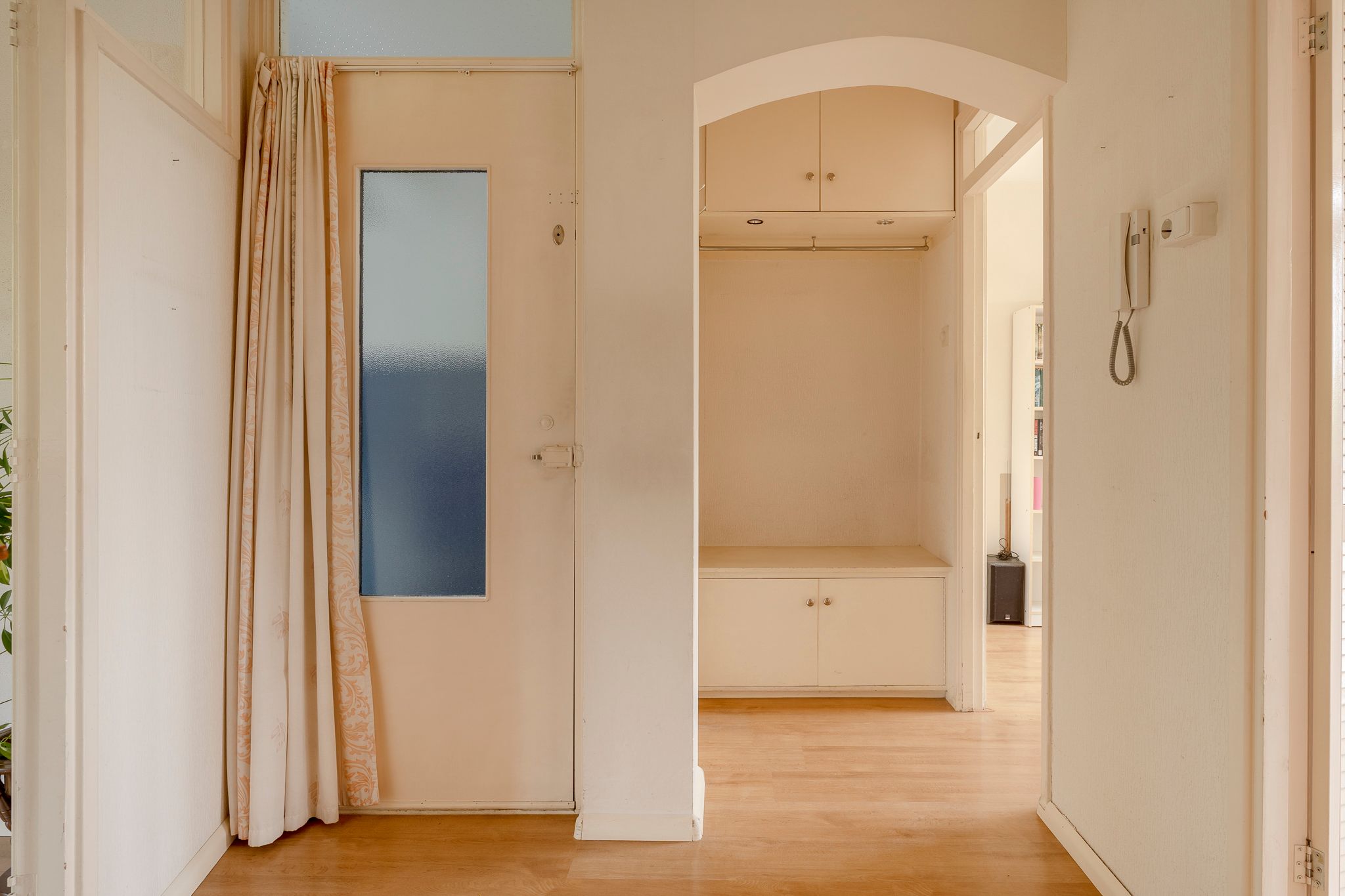 Bright third-floor apartment with two balconies in green Wassenaar setting — 21
