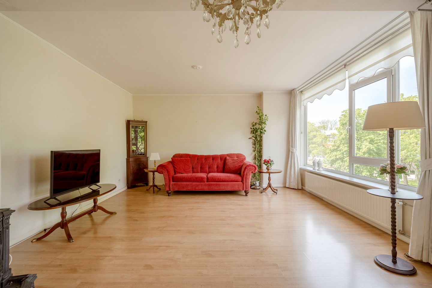 Bright third-floor apartment with two balconies in green Wassenaar setting — 10