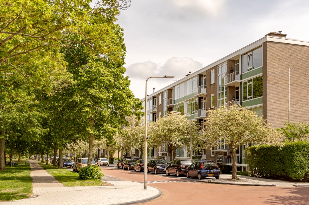 Bright third-floor apartment with two balconies in green Wassenaar setting — 28
