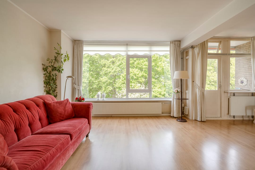Bright third-floor apartment with two balconies in green Wassenaar setting — 11