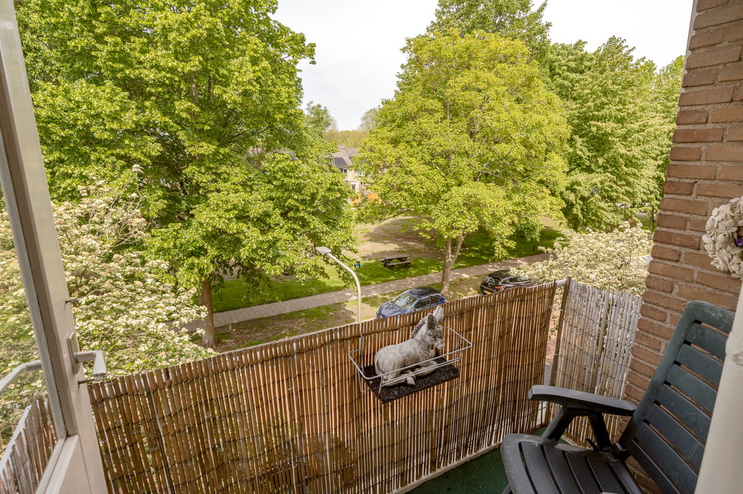 Bright third-floor apartment with two balconies in green Wassenaar setting — 17