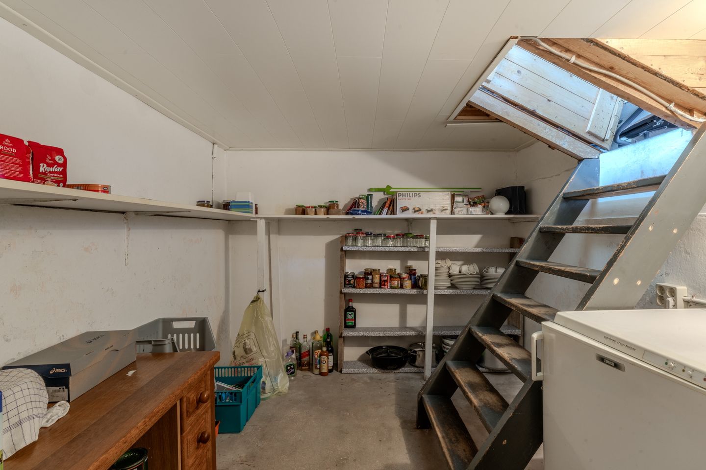 Characterful 1930s semi-detached home with lifestyle-living layout and stunning rural views in Lathum — 25