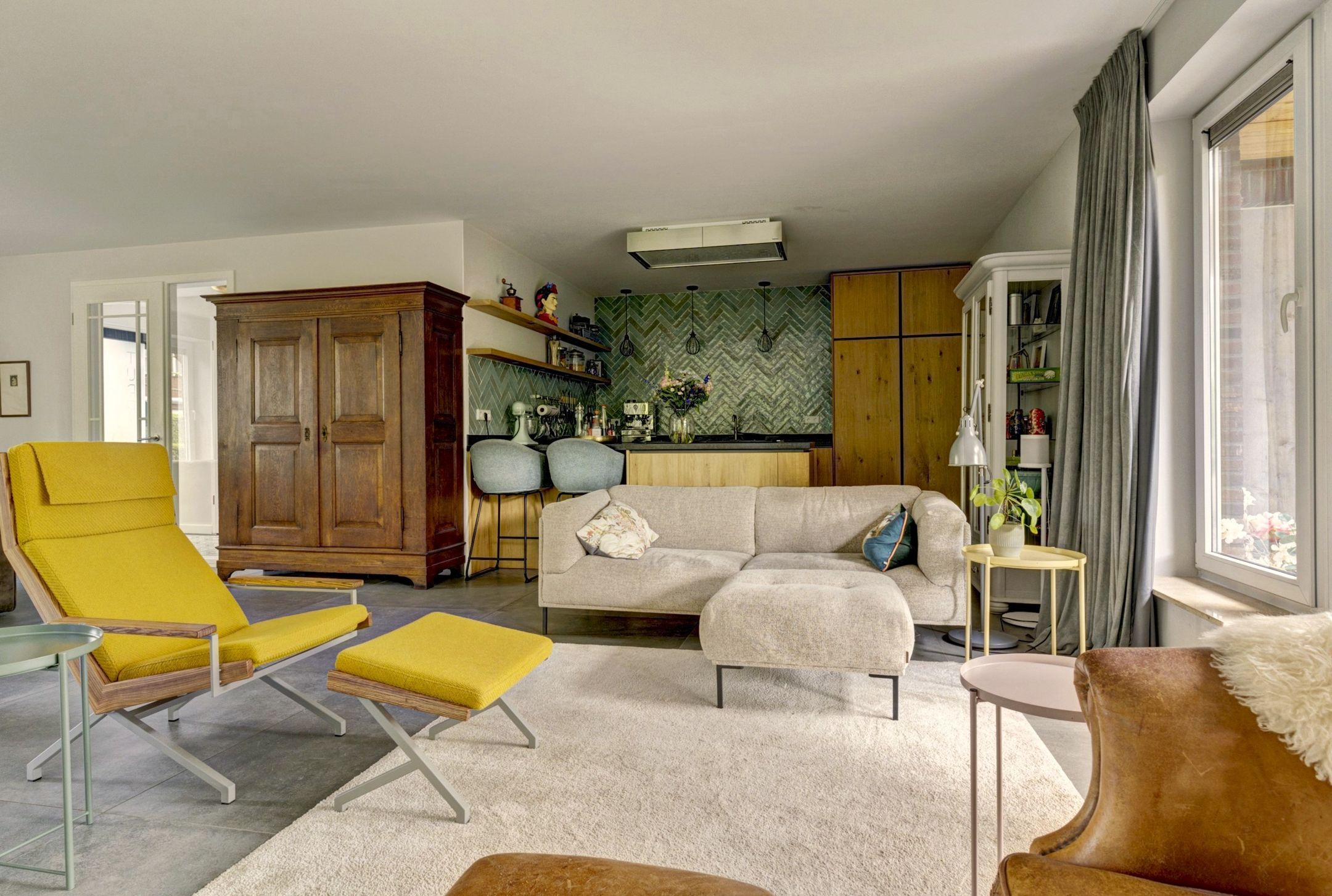 Spacious Semi-Detached Family Home with Six Bedrooms and Solar Panels — 12