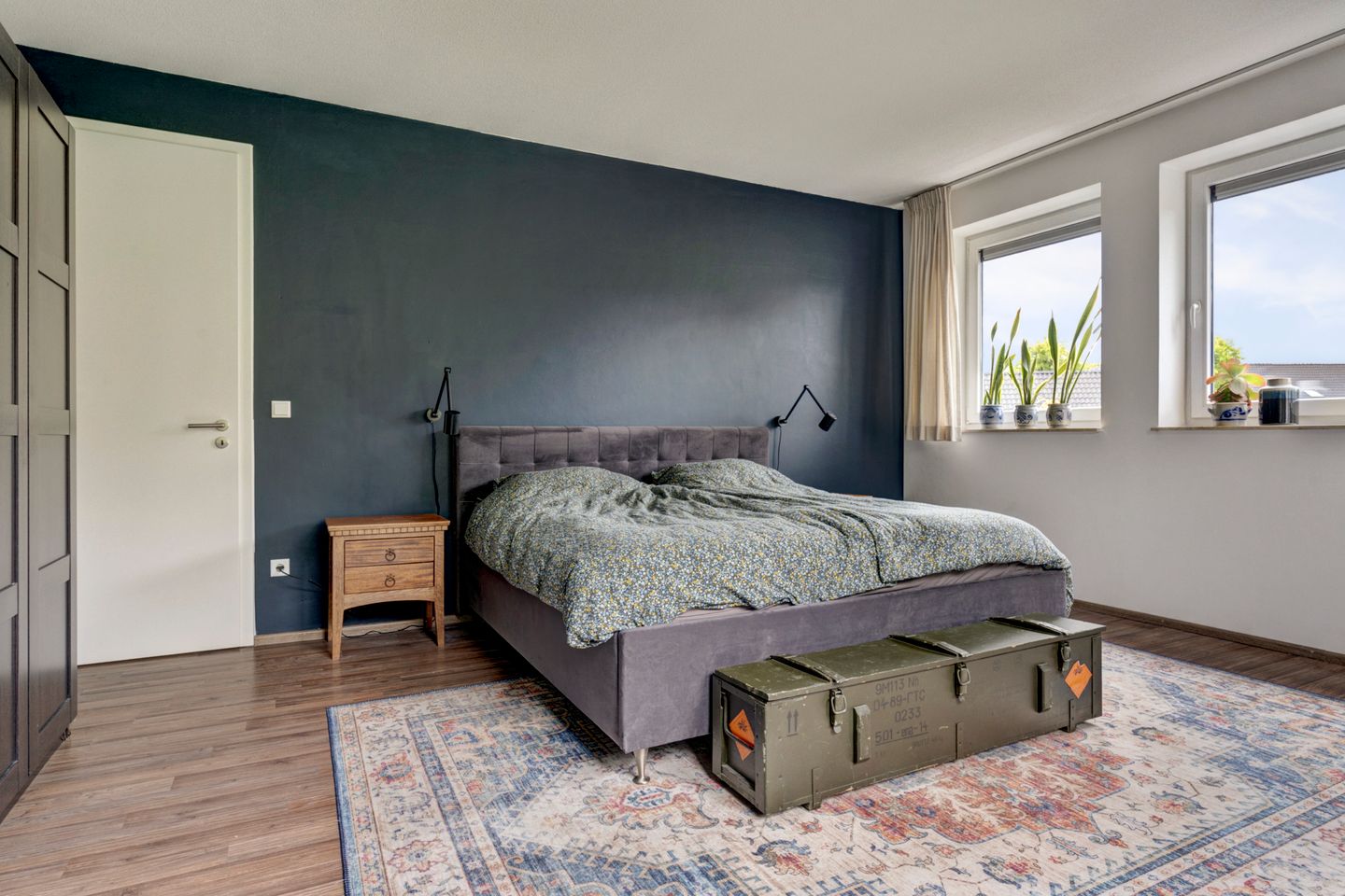 Spacious Semi-Detached Family Home with Six Bedrooms and Solar Panels — 20