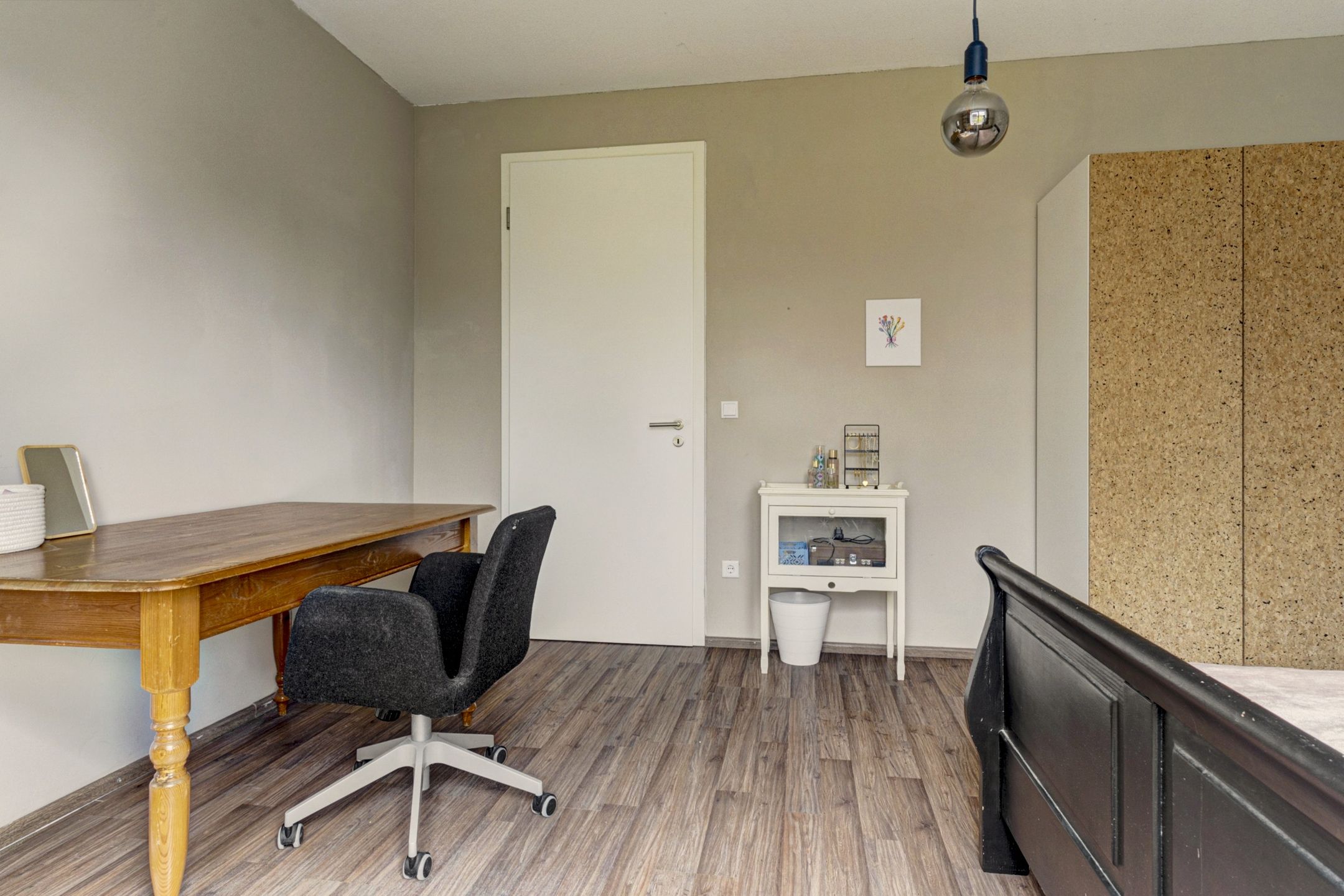 Spacious Semi-Detached Family Home with Six Bedrooms and Solar Panels — 24
