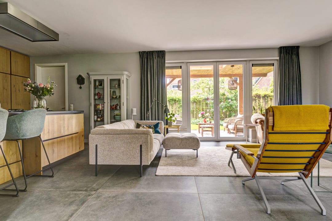 Spacious Semi-Detached Family Home with Six Bedrooms and Solar Panels — 11
