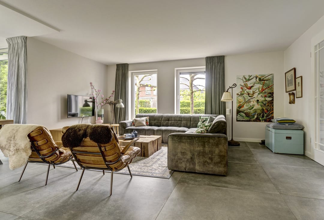 Spacious Semi-Detached Family Home with Six Bedrooms and Solar Panels — 7