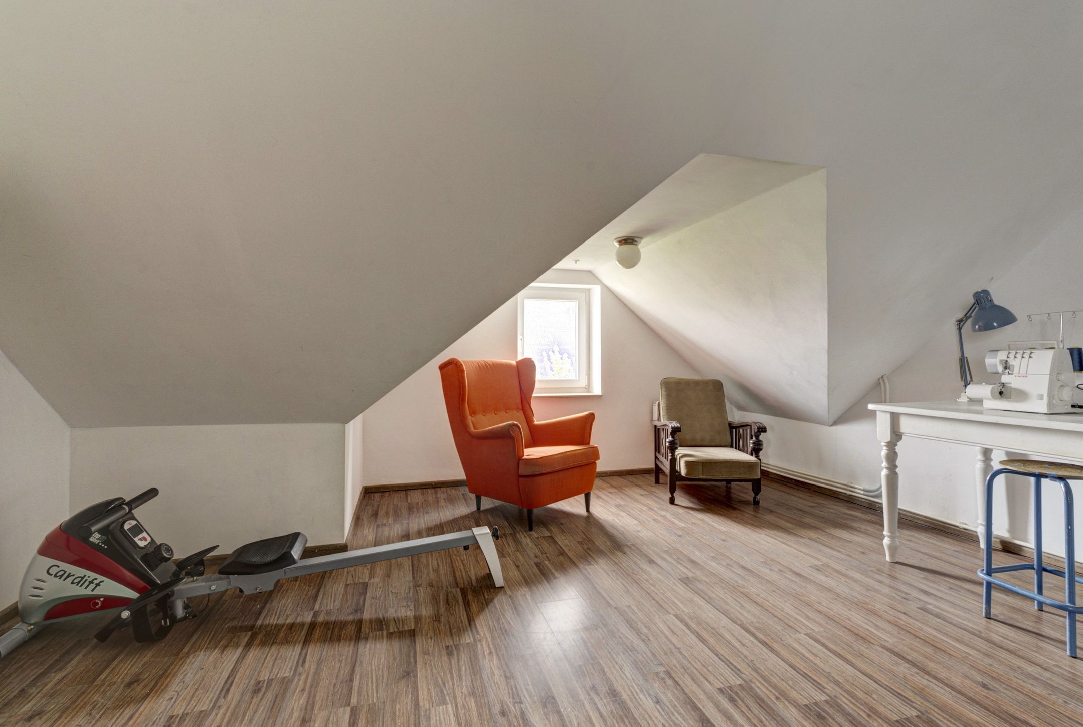 Spacious Semi-Detached Family Home with Six Bedrooms and Solar Panels — 36