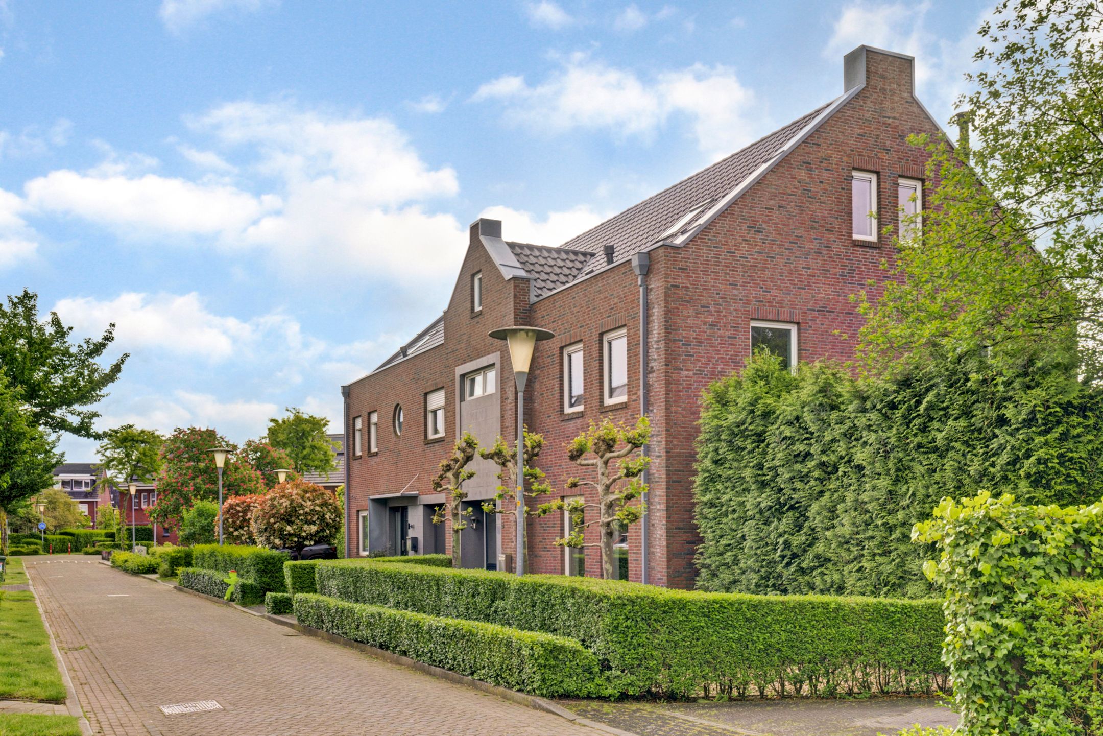 Spacious Semi-Detached Family Home with Six Bedrooms and Solar Panels — 51