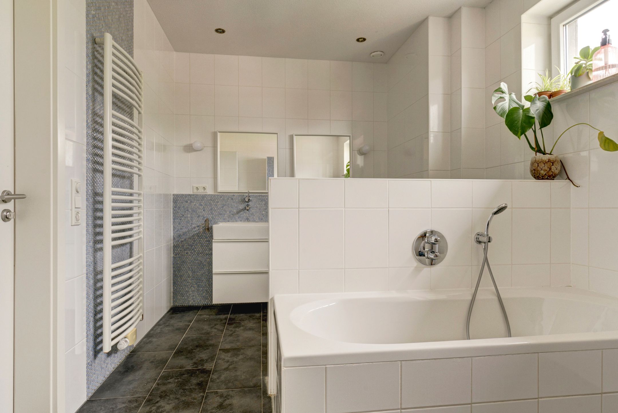 Spacious Semi-Detached Family Home with Six Bedrooms and Solar Panels — 27