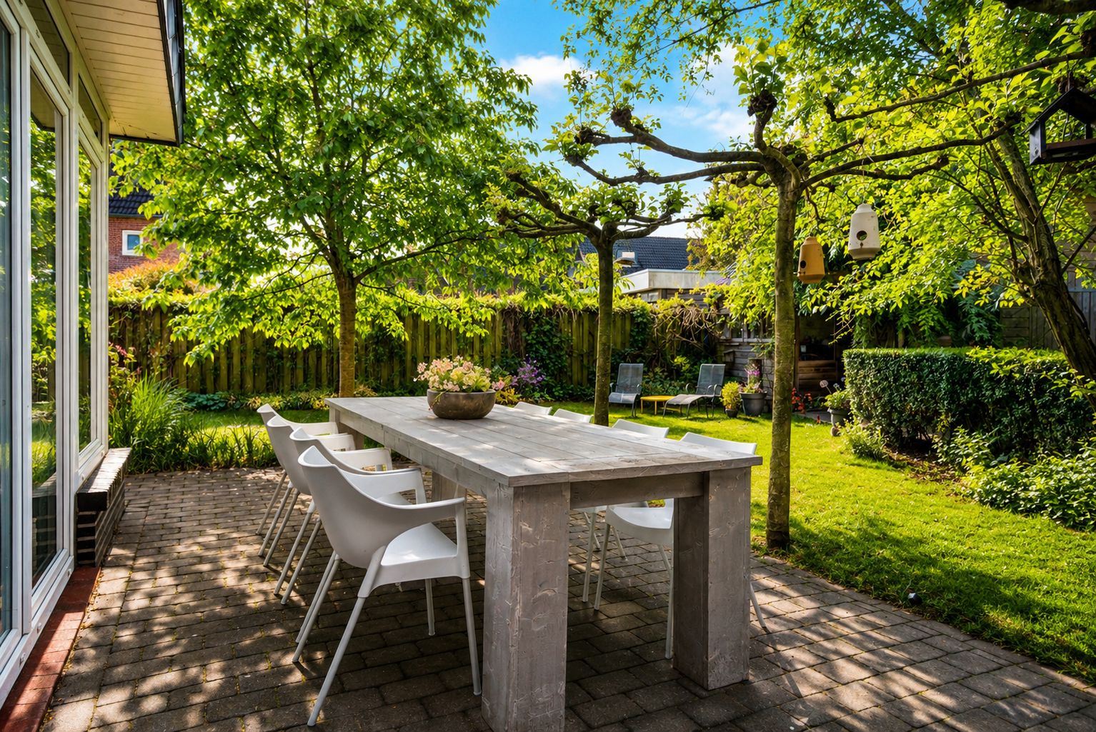 Spacious Semi-Detached Family Home with Six Bedrooms and Solar Panels — 45