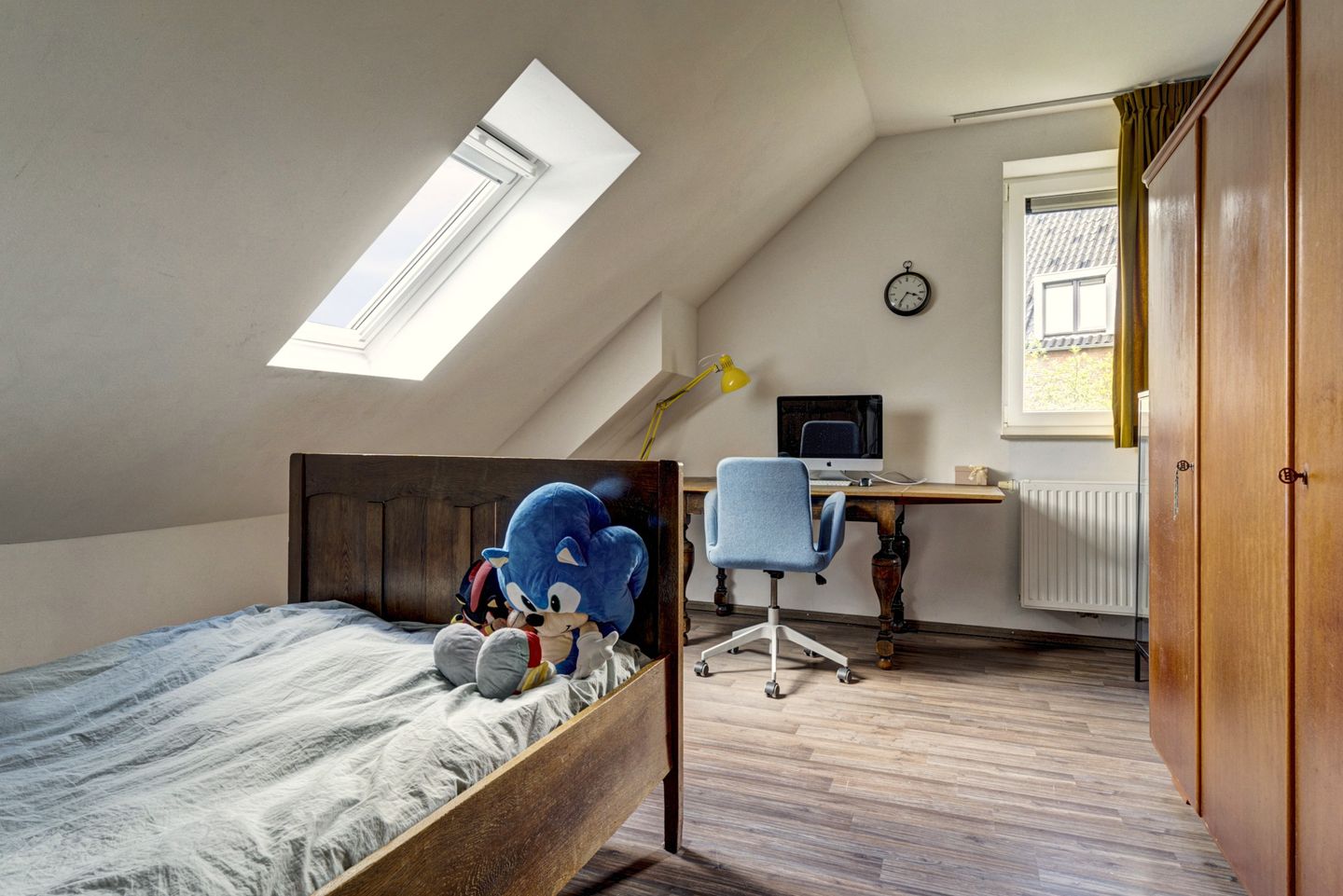 Spacious Semi-Detached Family Home with Six Bedrooms and Solar Panels — 40