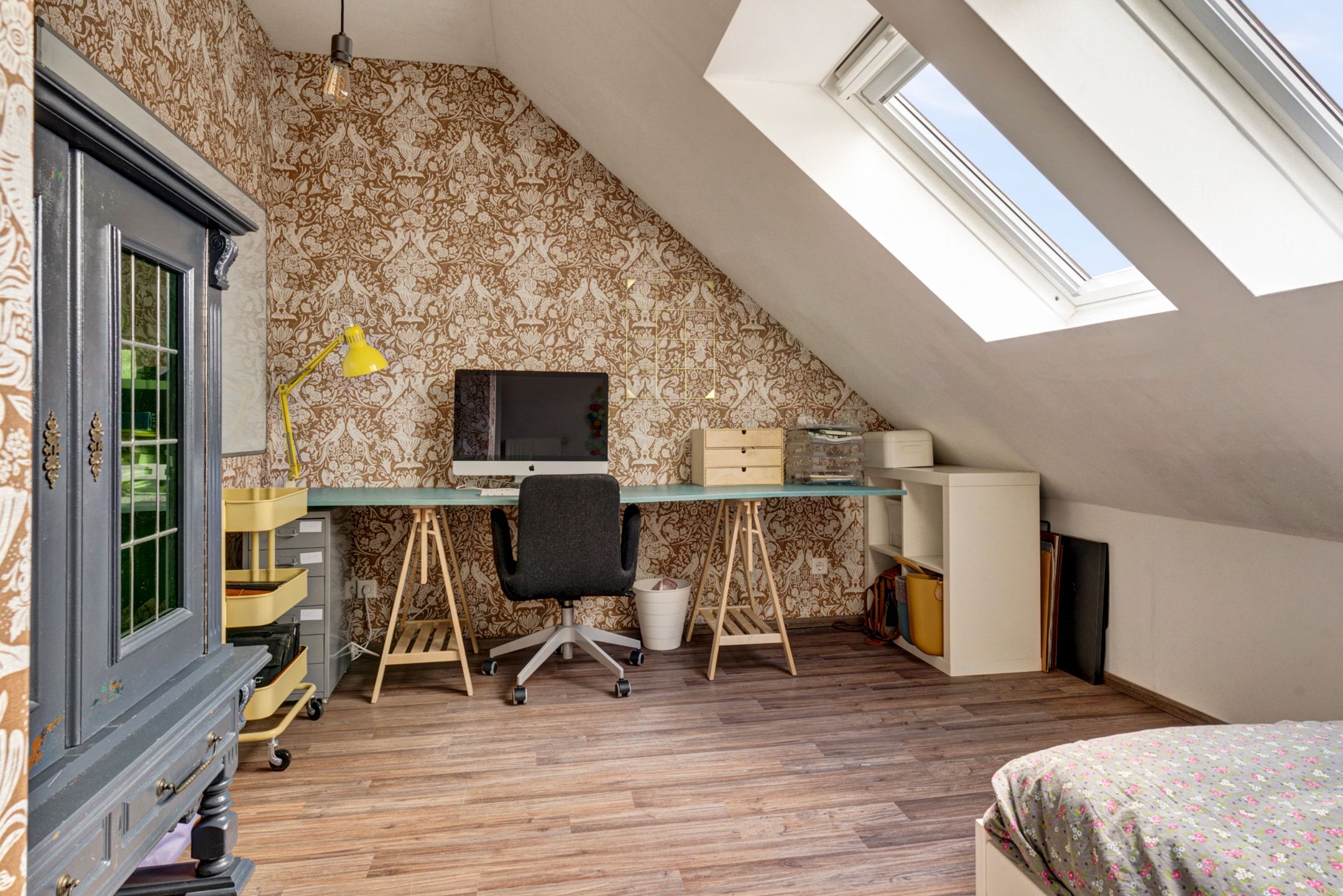 Spacious Semi-Detached Family Home with Six Bedrooms and Solar Panels — 42