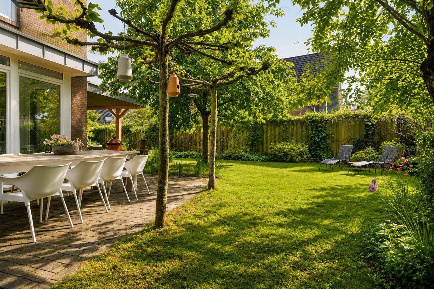 Spacious Semi-Detached Family Home with Six Bedrooms and Solar Panels — 44