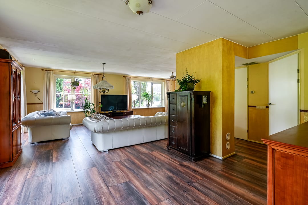 Spacious detached family home with six bedrooms in child-friendly neighborhood — 7