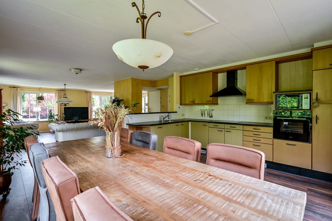 Spacious detached family home with six bedrooms in child-friendly neighborhood — 13