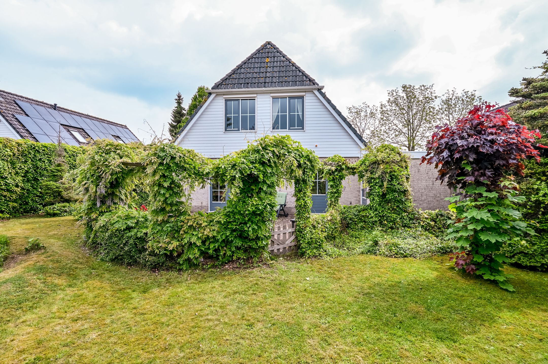 Spacious detached family home with six bedrooms in child-friendly neighborhood — 42