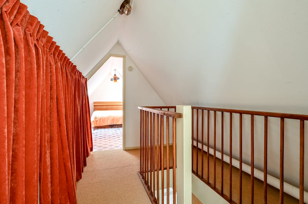 Spacious detached family home with six bedrooms in child-friendly neighborhood — 38