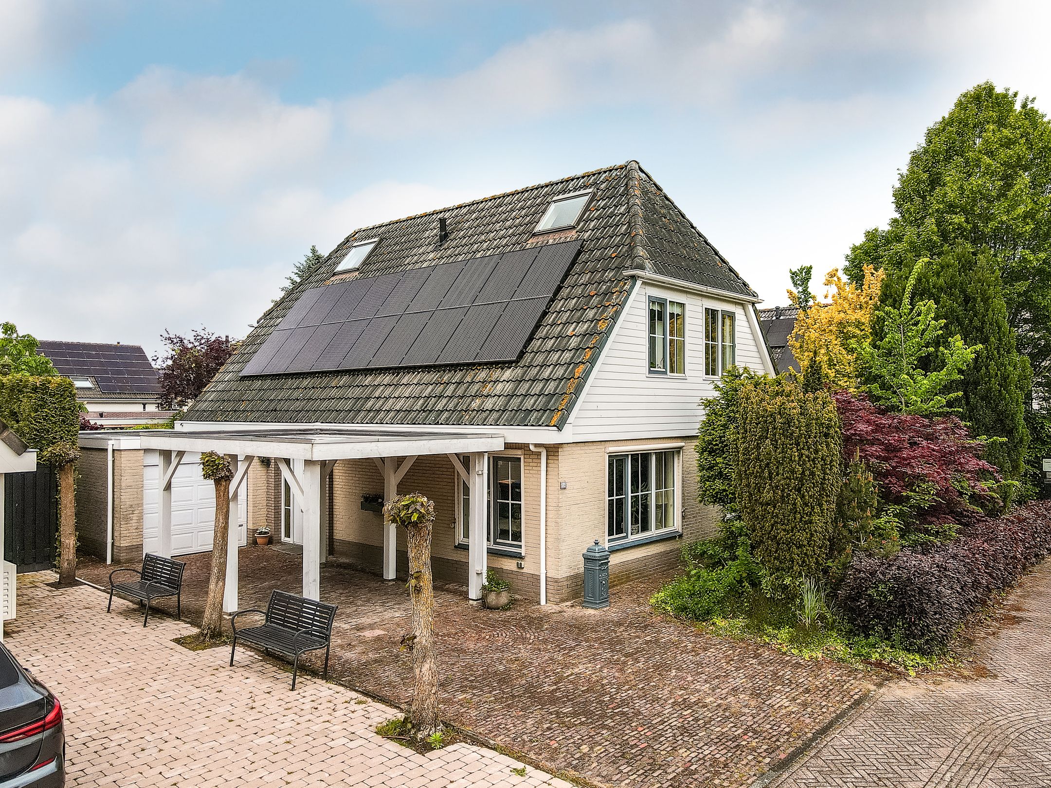Spacious detached family home with six bedrooms in child-friendly neighborhood — 60