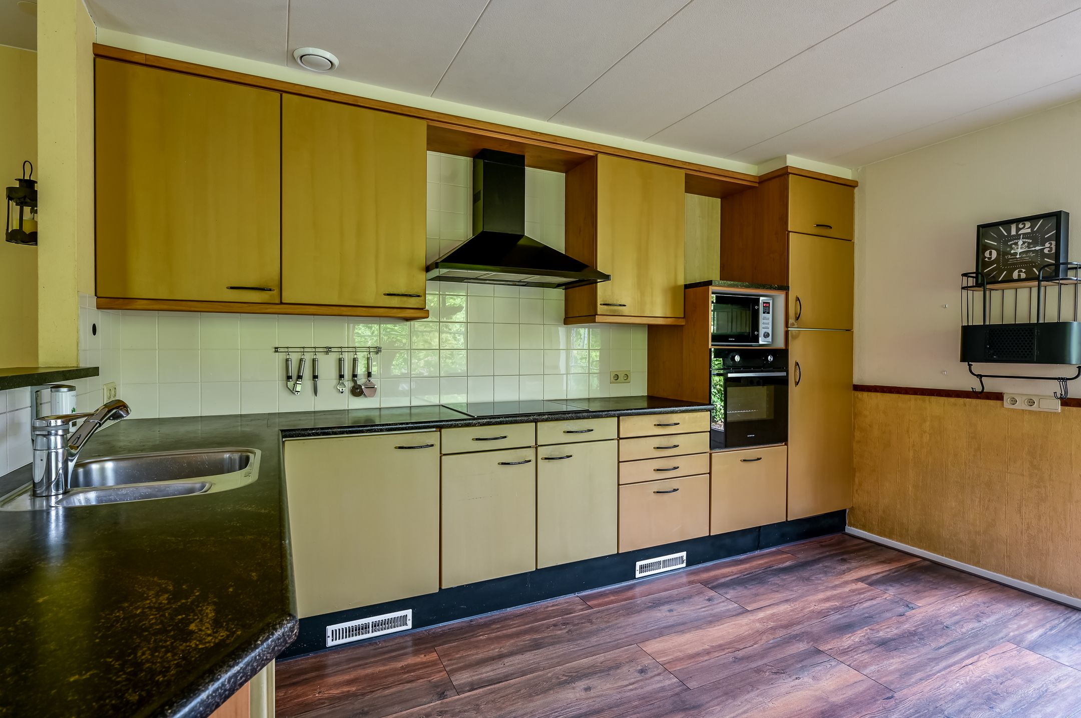 Spacious detached family home with six bedrooms in child-friendly neighborhood — 15