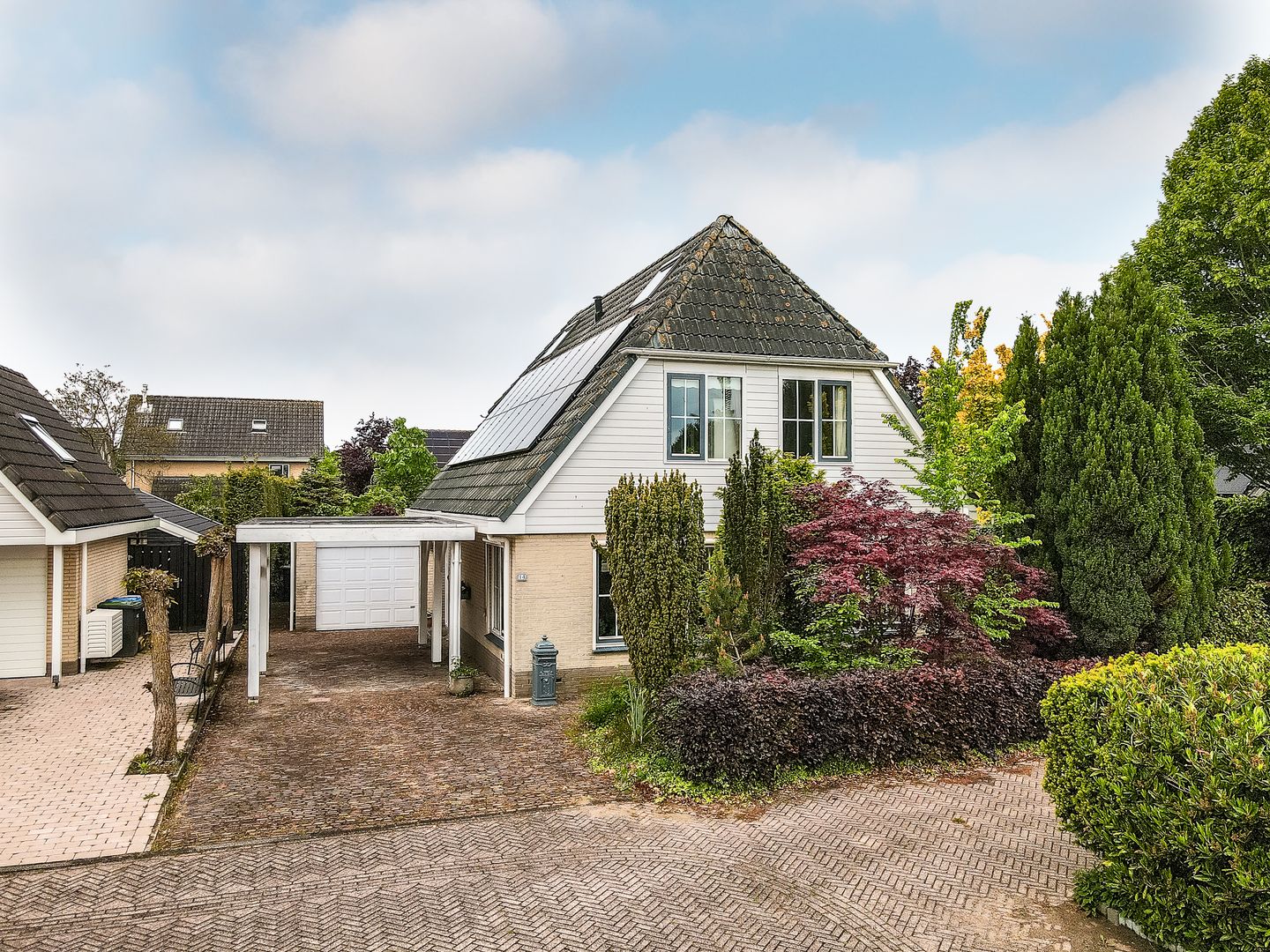 Spacious detached family home with six bedrooms in child-friendly neighborhood — 59