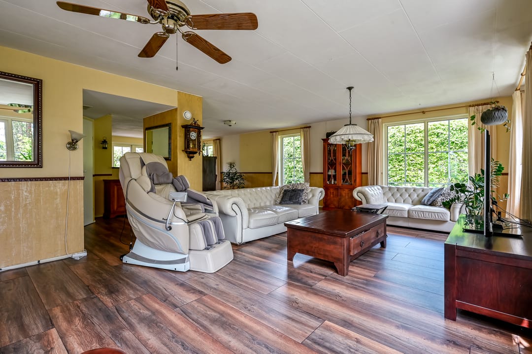 Spacious detached family home with six bedrooms in child-friendly neighborhood — 11