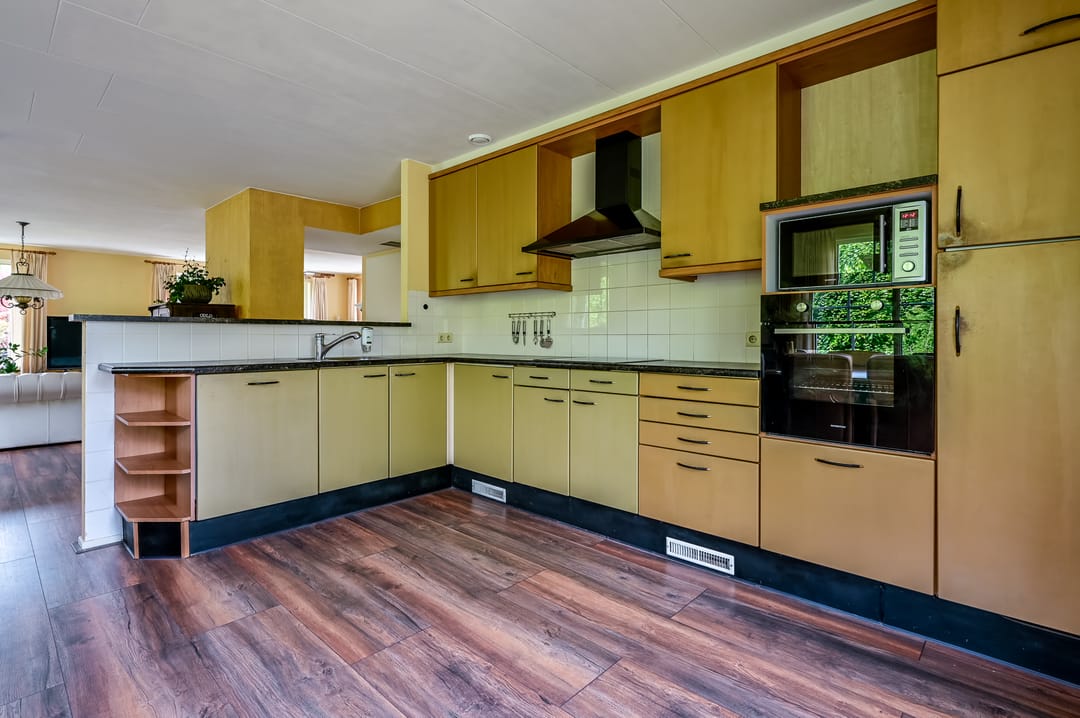 Spacious detached family home with six bedrooms in child-friendly neighborhood — 17