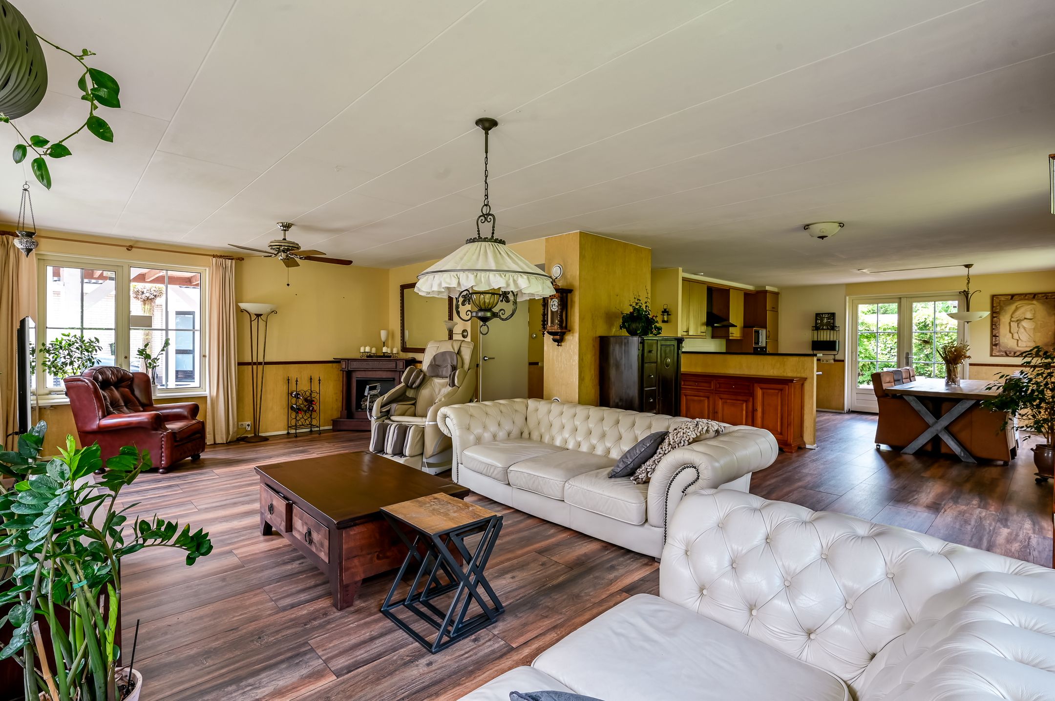 Spacious detached family home with six bedrooms in child-friendly neighborhood — 9