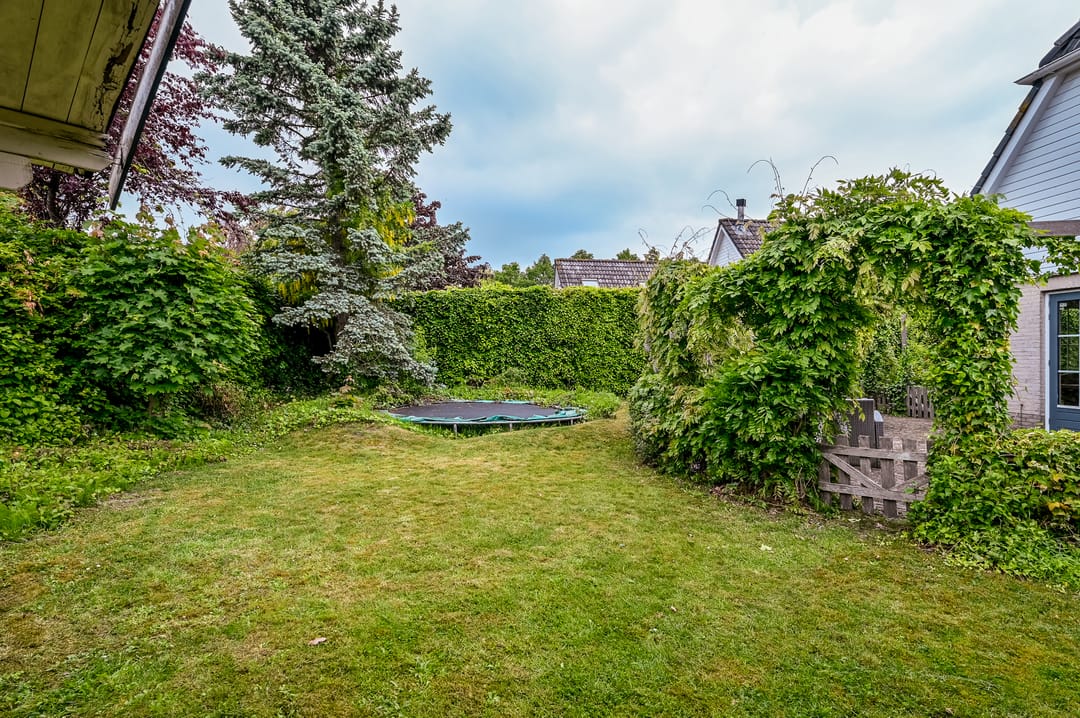 Spacious detached family home with six bedrooms in child-friendly neighborhood — 47