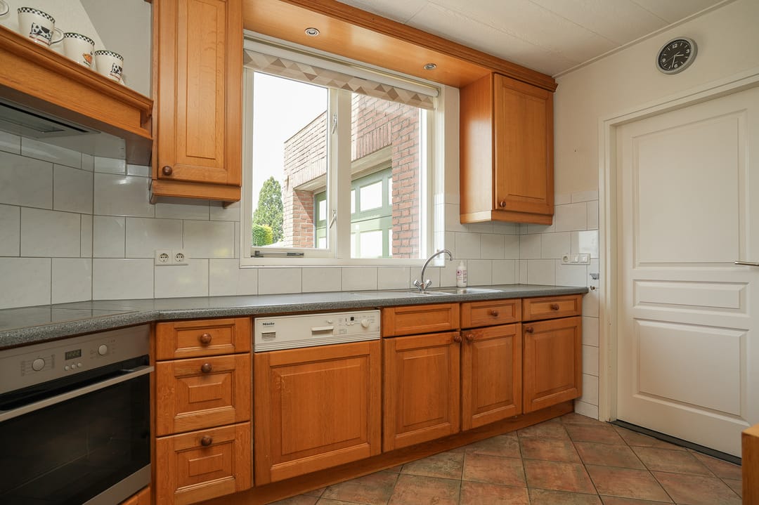 Photo 11 of Scharenburgsestraat 16