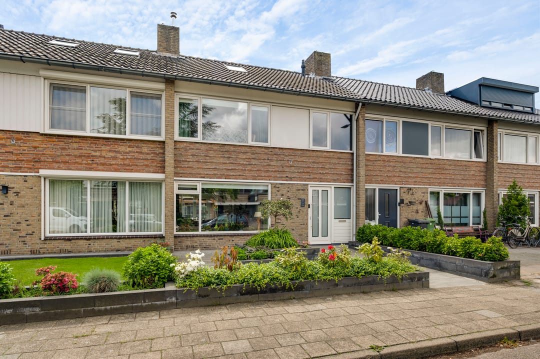 Royally extended family home with garden room in Maarheeze — 37