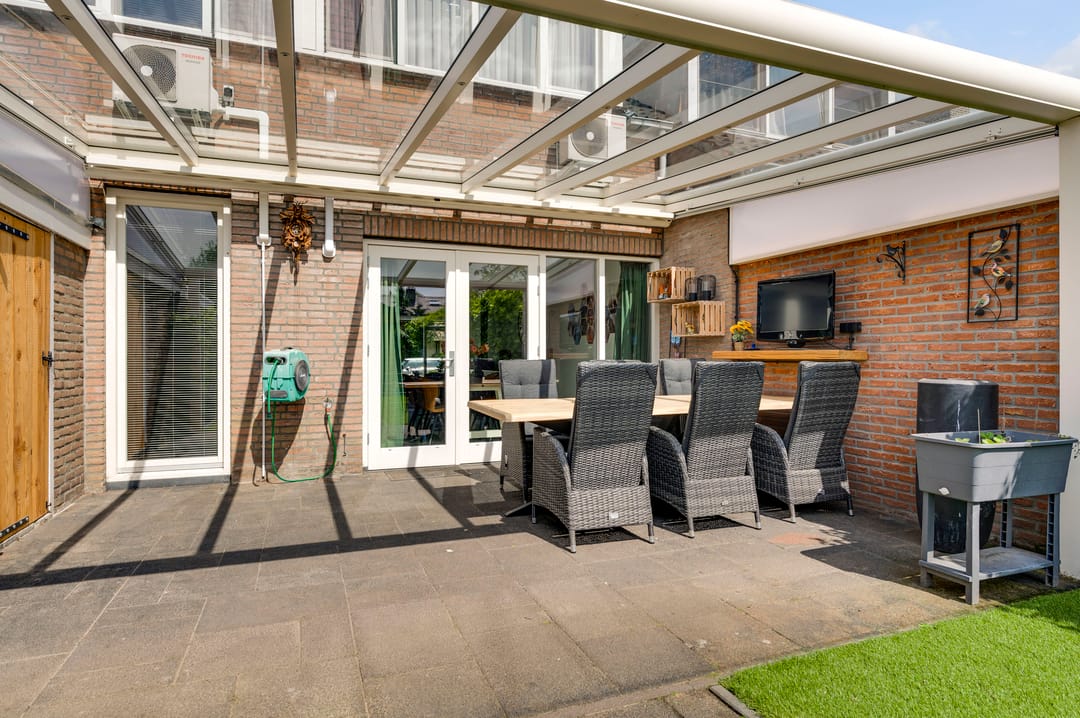 Royally extended family home with garden room in Maarheeze — 31