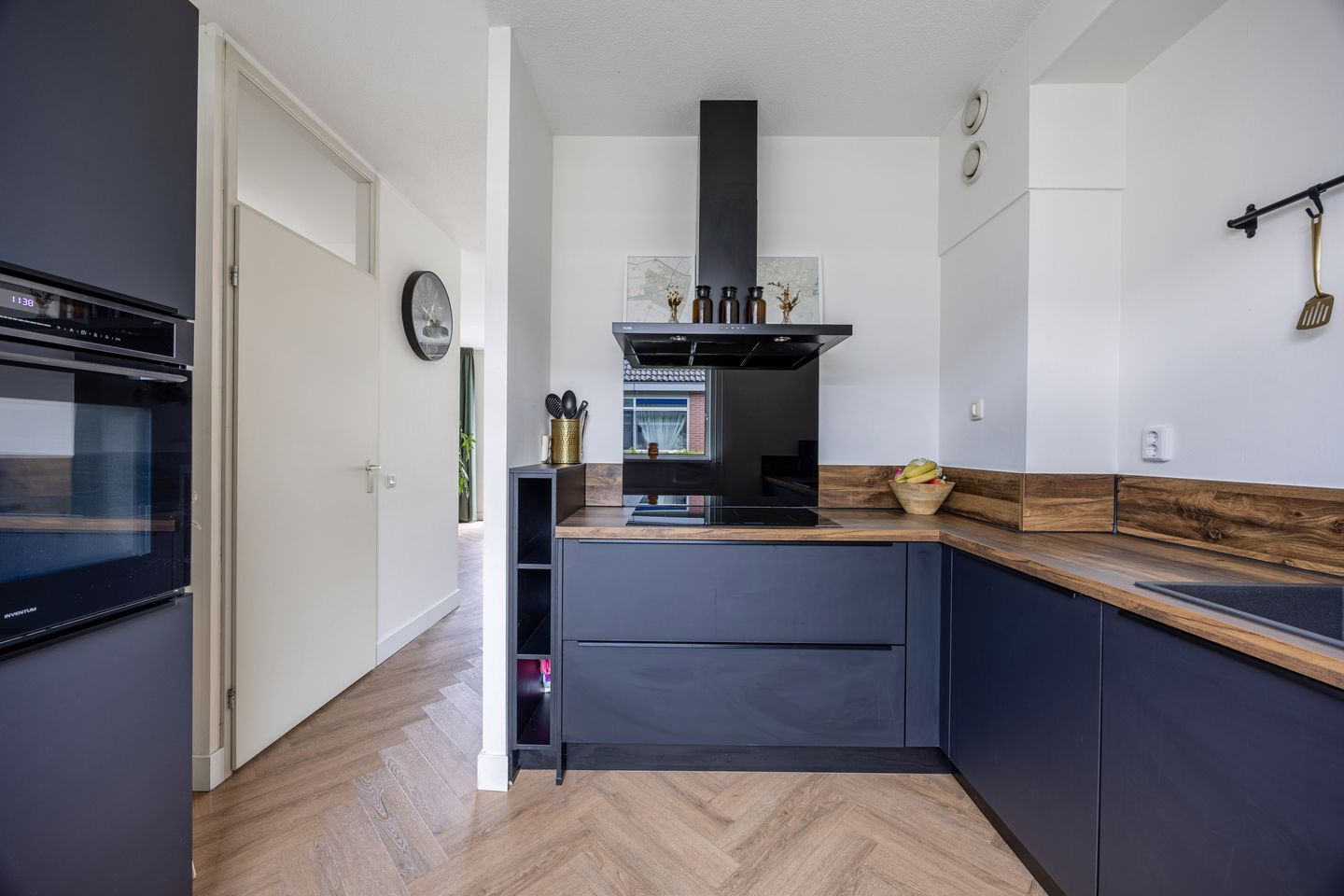 Modern Renovated Terraced House with Solar Panels in Child-Friendly Neighborhood — 25