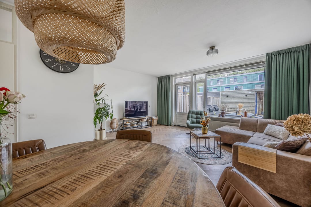 Modern Renovated Terraced House with Solar Panels in Child-Friendly Neighborhood — 22